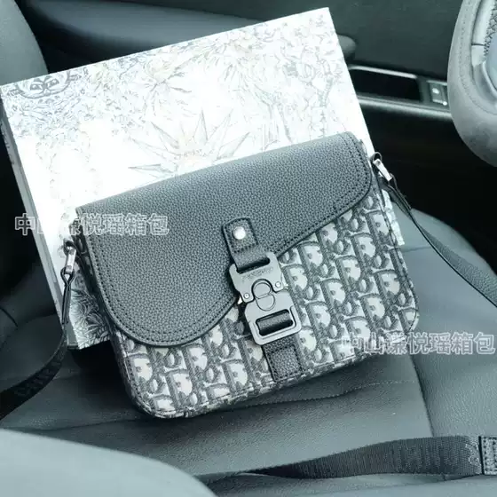 New Men's Genuine Leather Crossbody Bag, Fashionable Letter Lock Business Shoulder Bag, Breathable and Expandable