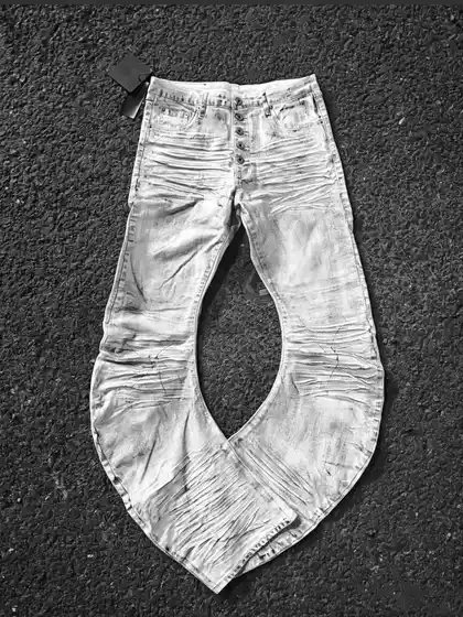 26Ss Distressed Washed Button-Up Jeans with 3D Whiskers and Curved Design, Skinny Gray-White Denim Pants with a Stacked Look for a Taller Appearance