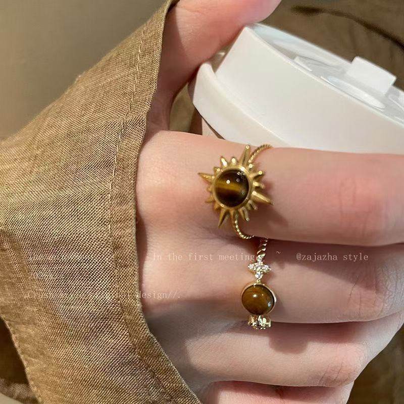 金色太阳花虎眼石戒指女轻奢小众高级感食指戒美拉德叠戴复古指环