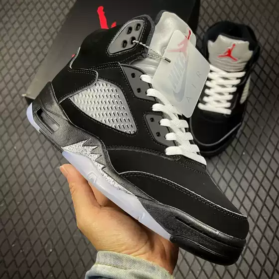 2025 New Color Aj5 Black and White Rukawa Maple Practical High-Top Retro Versatile Men's and Women's Sports Basketball Shoes 3D Stand