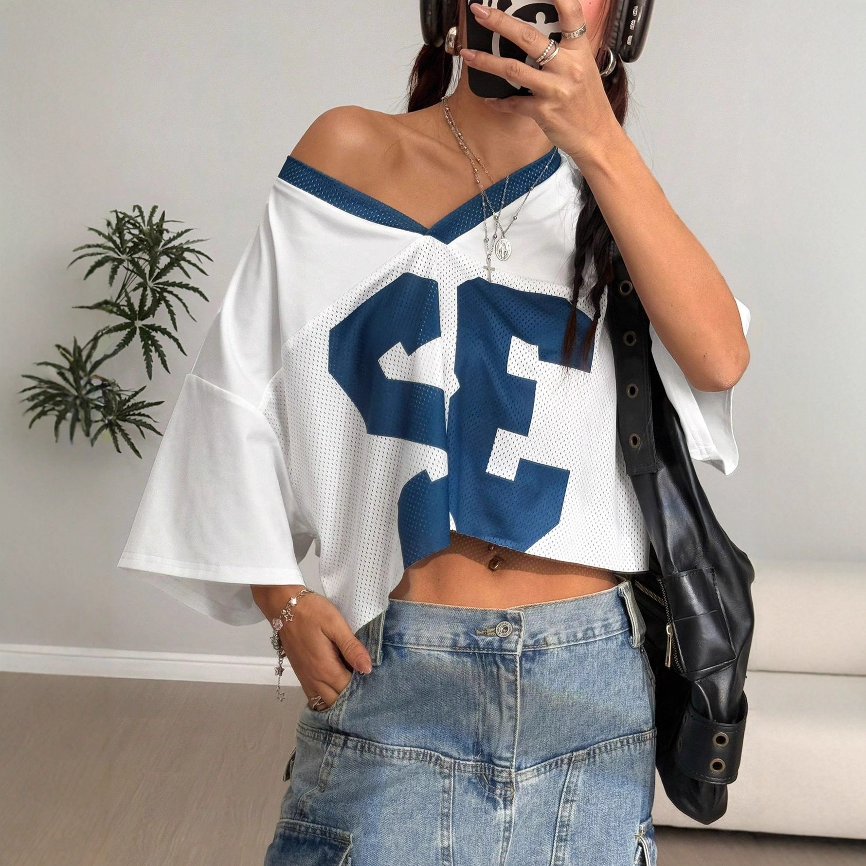 Digital Print V Neck Womens T Shirt Casual Style Fashionable Design Comfortable Fabric Wholesale Supply Available