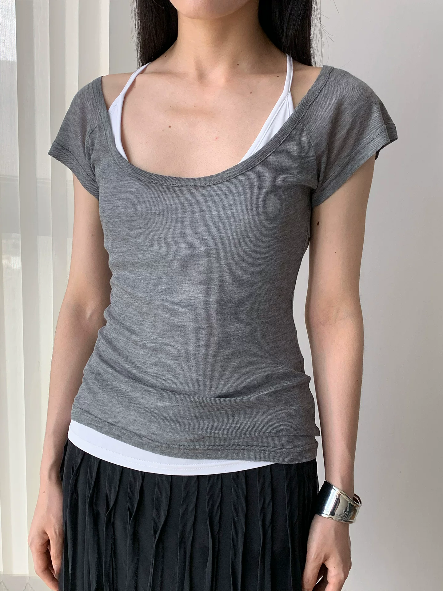 【舒适透气】休闲微透短袖T恤女纯欲大U领修身显瘦百搭上衣
