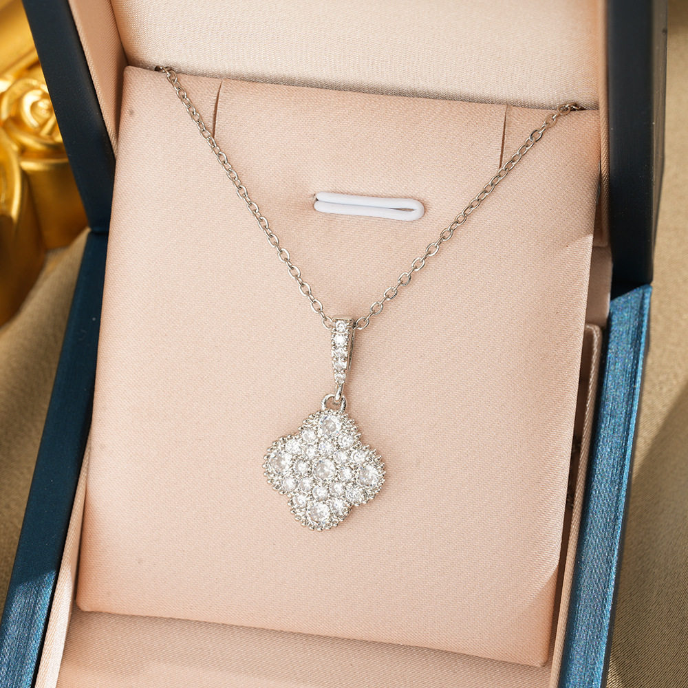 197 フル ダイヤモンド 四つ葉のクローバー ネックレス - シルバー