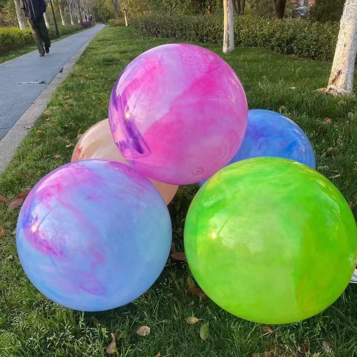户外炫彩15寸云彩球批发儿童拍拍球充气弹力球幼儿园活动摆摊热卖