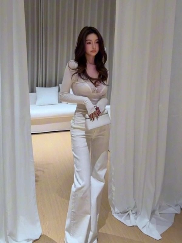 Designed Sexy Lace Edge Slim V Neck T-Shirt Top for Women Autum Versatile Casual White Jeans Two-Piece Set