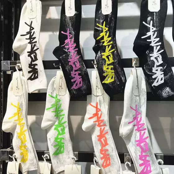 European Internet Celebrity Letters Hand-Painted Graffiti Mid-Calf Socks for Women to Wear Ins Trendy Fashion Stylish Niche Street Dirty Socks