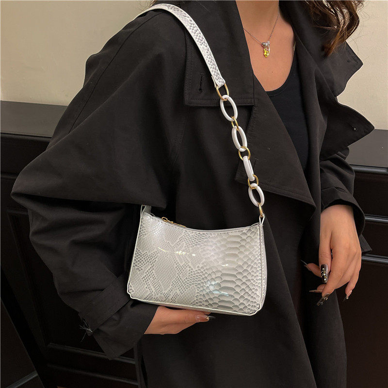 snake pattern armpit bag for women, high-end temperament shoulder bag, fashionable and versatile, light luxury chain small square bag