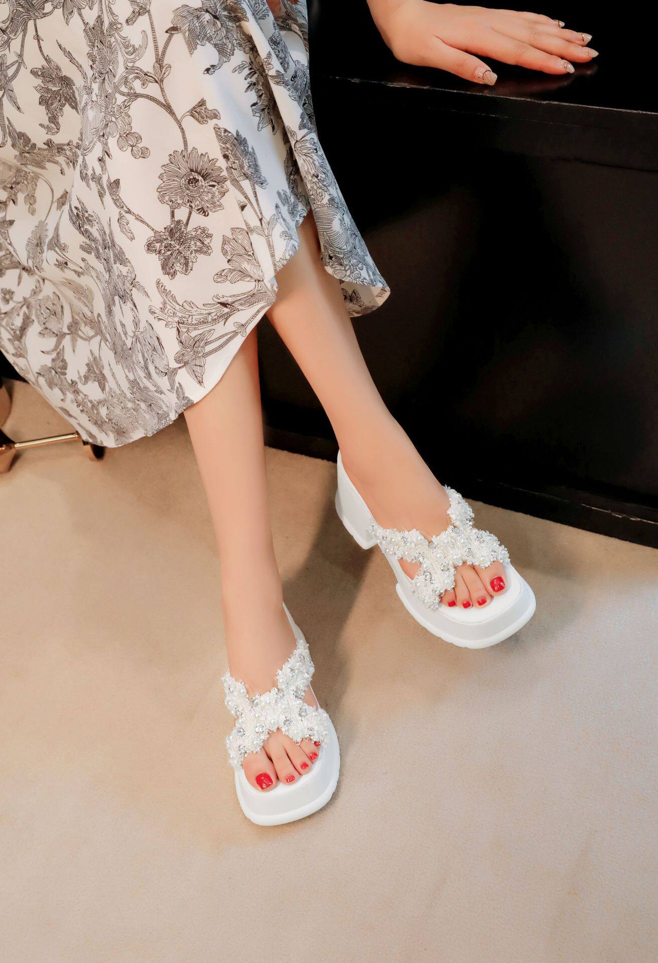 Dép sandal nữ quai chữ V đơn giản phong cách Chanel 2023 — Đen, Hồng, Trắng chi tiết 7