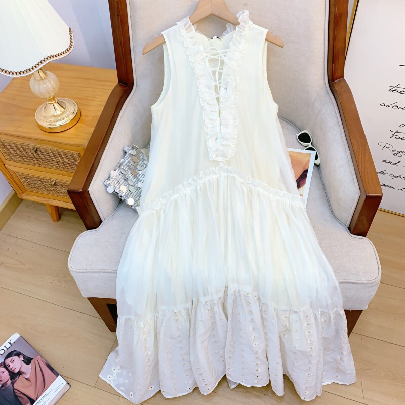 Đầm maxi nữ không tay cổ chữ V phối ren tùng xòe — Màu be