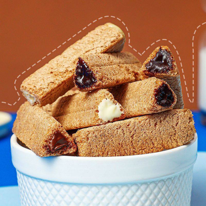 Lava Triangle Crispy Chocolate/Milk Flavored Wafer Biscuits Crispy Puffed Internet Celebrity Snacks Whole Box