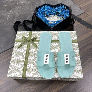 In the spring and summer of 2025, the new Korean version of the slipper women's outdoor wear Joker sandals flat plus size women's shoes 41-43