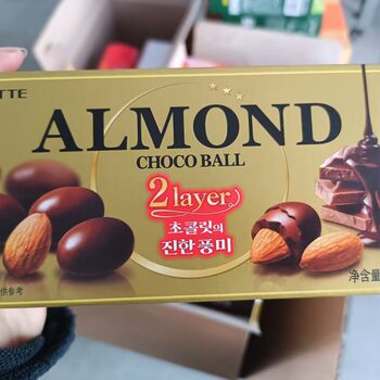 South Korea imported Lotte almond sandwich chocolate beans 46g nuts almond candy snacks