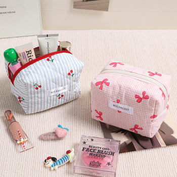 Plaid Bow Hand-Held Cosmetic Bag, Sweet Student Quilted Cherry Vertical Pattern Portable Multi-Functional Lightweight Storage Bag