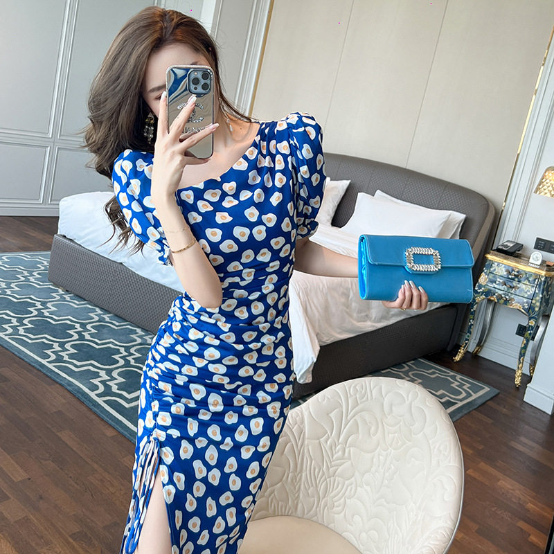 Đầm ôm body nữ thiết kế vai lệch tay bồng in hoa xếp ly phong cách Hồng Kông 2026 — [Xanh cung điện] chi tiết 1
