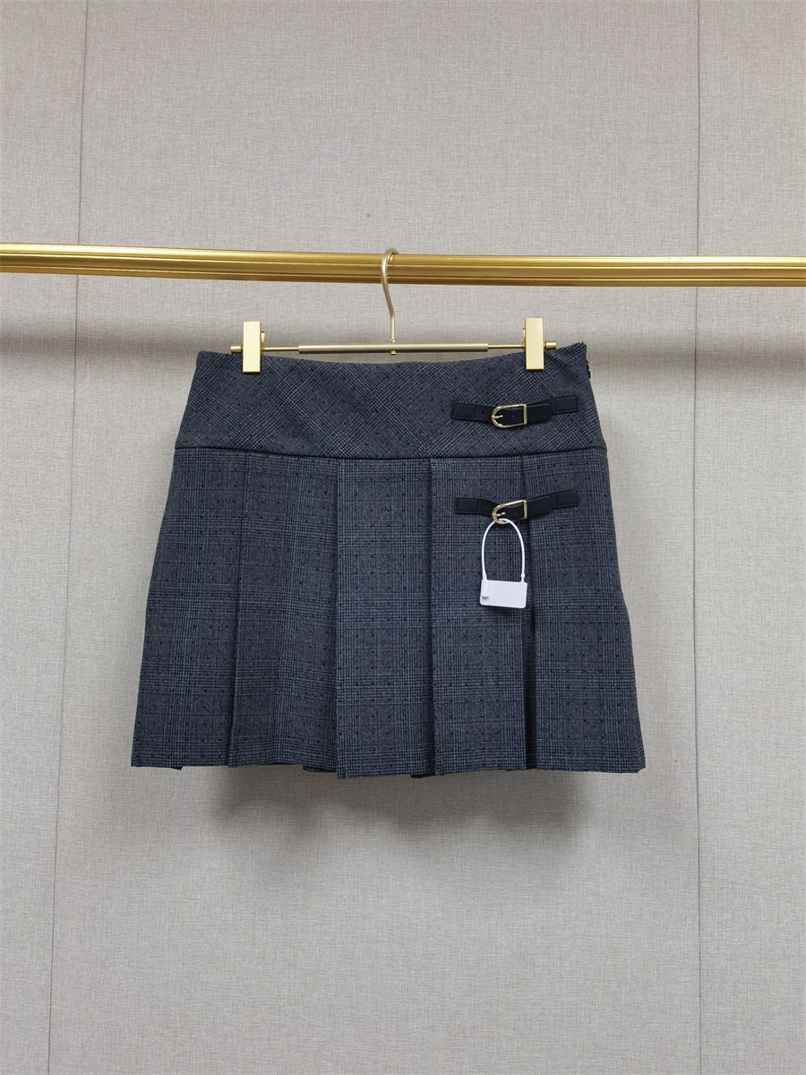 French Niche 2025 Early Autumn New Retro Plaid Round Neck Elegant Short Jacket Pleated Skirt Suit