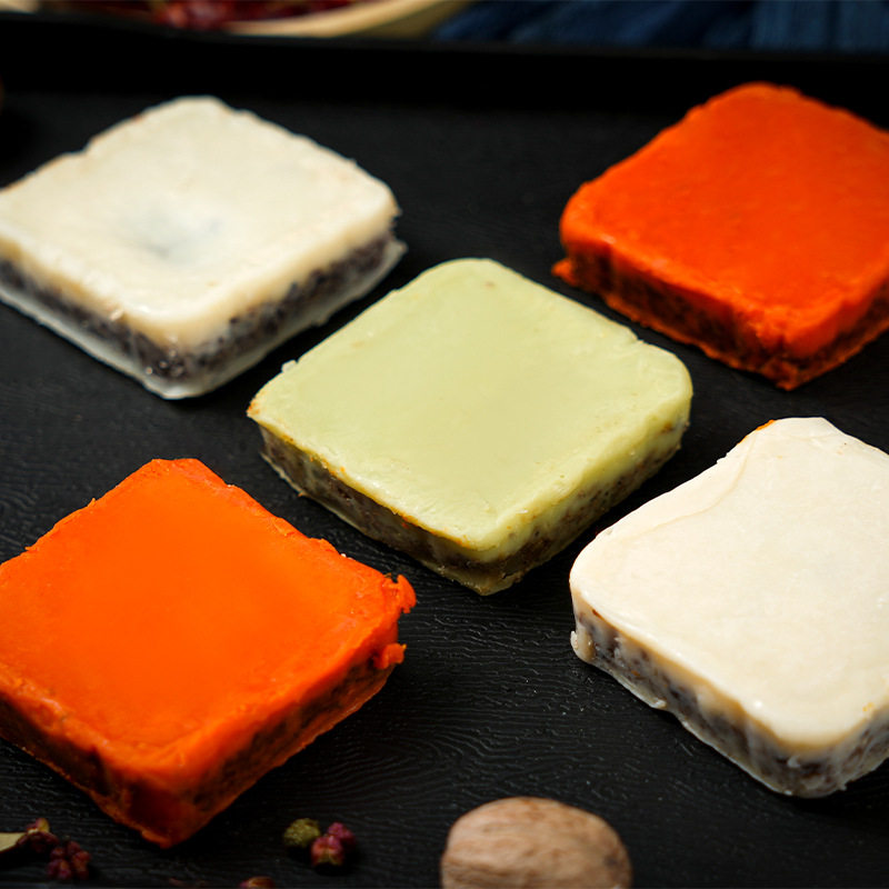 Sanxian hot pot base material Chongqing butter handmade small square mushroom soup spicy spicy household seasoning wholesale delivery