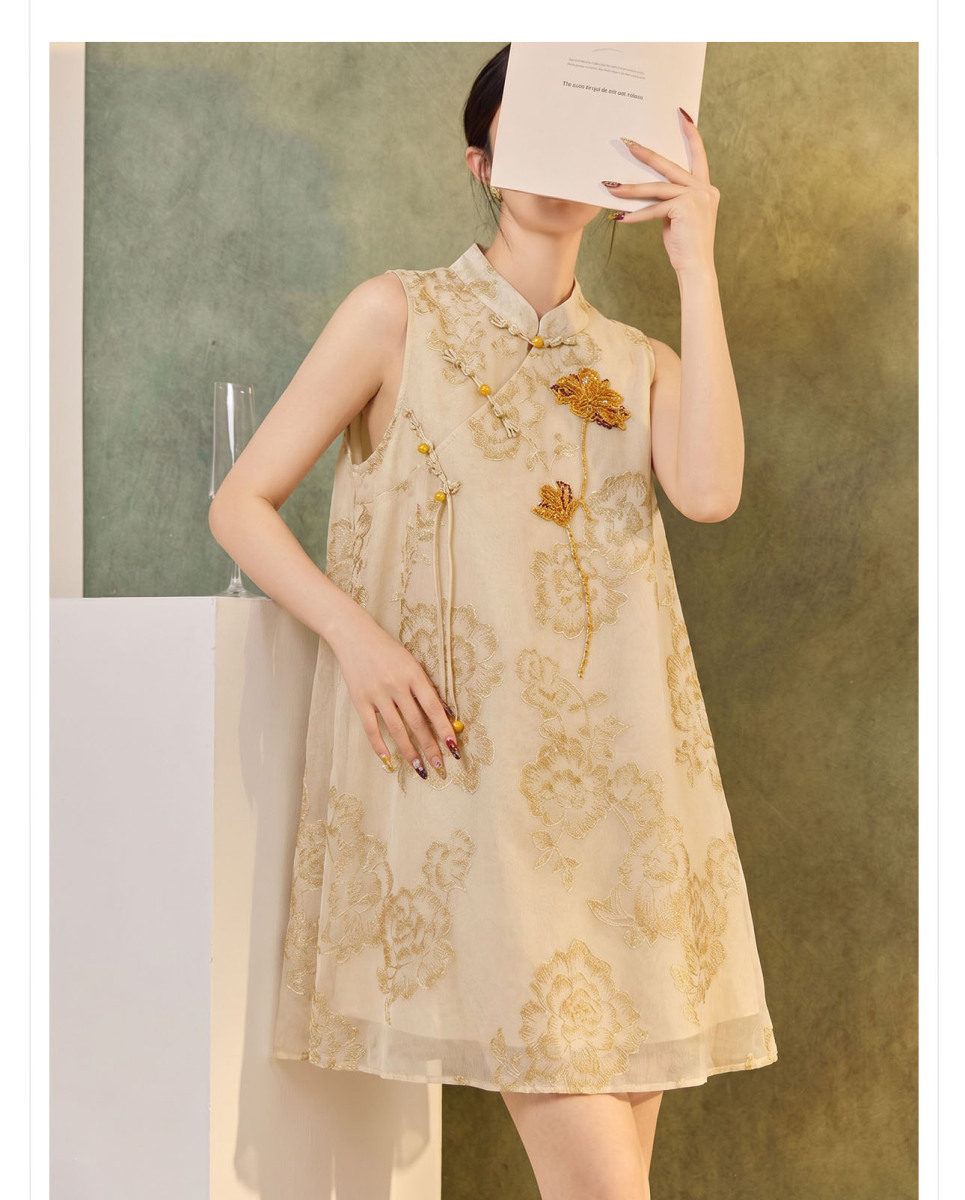 Đầm yếm nữ dáng suông cổ đứng họa tiết hoa vải jacquard — Màu vàng gừng