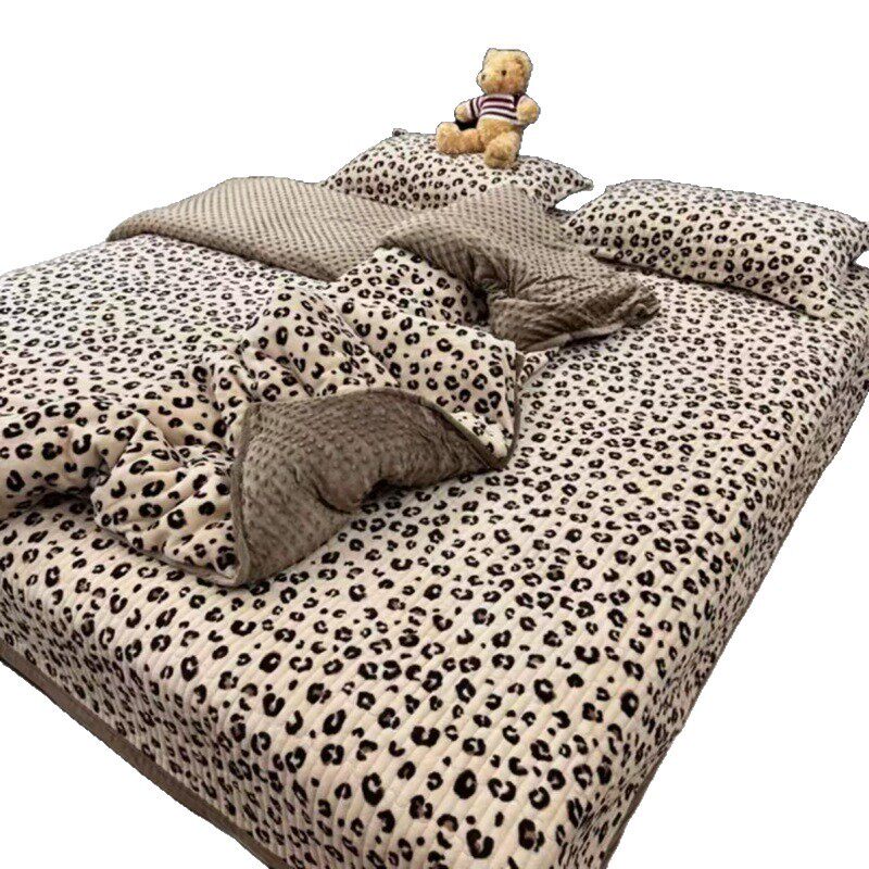 Milk Velvet Bed Cover Four-Piece Set, Bean Velvet Printed Quilt Cover, Thickeneded Quilted Bed Sheets, Kang Cover, Blanket and Velvet Bed Cover