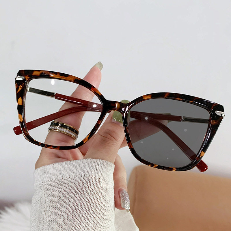 New fashion cat eye glasses frame female fashion personality Internet celebrity plain glasses frame cross-border color-changing anti-blue light glasses