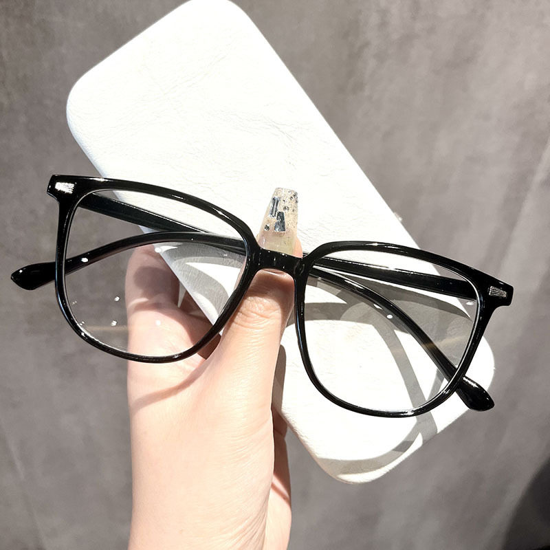 Tiktok Glasses for Nearsighted Women Can Be Equipped with Large-Frame Lenses That Make the Face Look Smaller, Featuring a Transparent Frame That Is Ultra-Light and Slimming