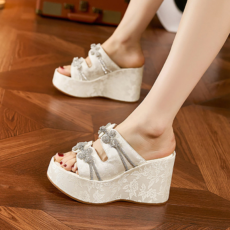Sandal nữ quai chữ V đế TPU mềm mại, phong cách Trung Hoa thêu hoa — Len tinh khiết, Xanh lá, Đen