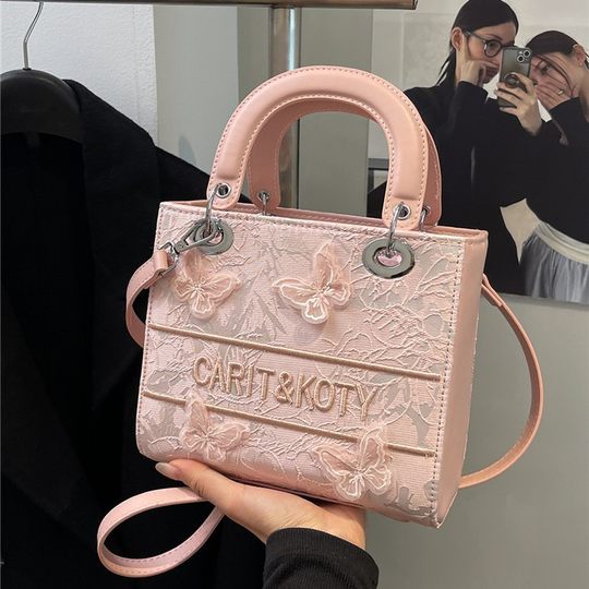 A generation of new Chinese style Guofeng heavy industry embroidery Dai Fei bag 2024 new four seasons commuter handbag wholesale
