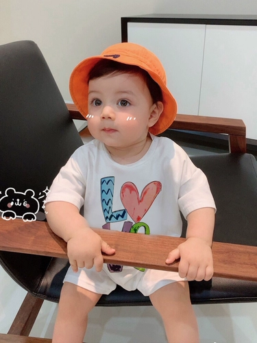 Уличная и семейная одежда, подходящая для семьи из трех человек, летняя одежда, футболки с короткими рукавами с принтами интернет-знаменитостей, одежда для матери и дочери в западном стиле и элегантные новые стили для матери и ребенка.