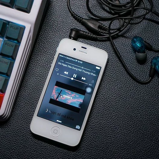 Смартфон (Apple) iPhone 4s, разблокирован, iOS 6.1.3, 8–64 ГБ памяти