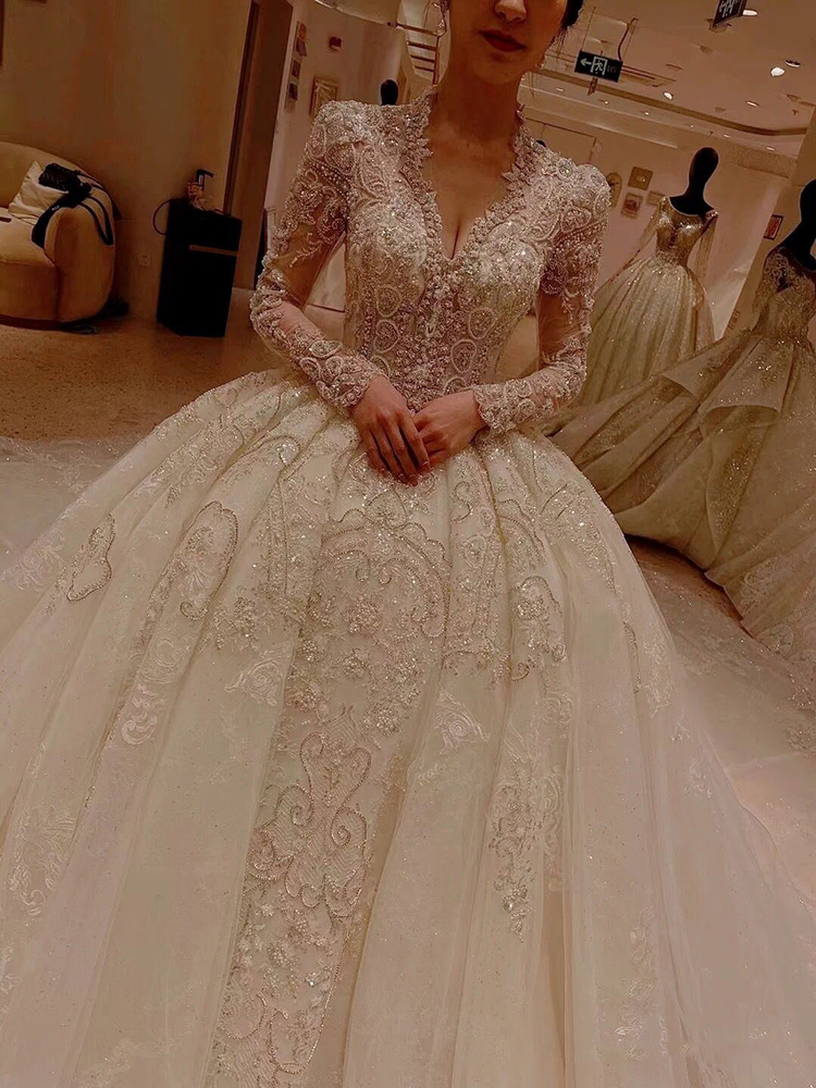 V -neck court style luxury high -level texture main wedding dress V -neck court style luxury high -level texture main wedding dress