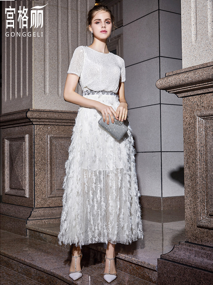 White dress Six -year old shop white dress small skirt can wear banquet host actress performances