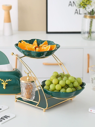 Много -слойный фруктовый диск, живая комната, обстановка свадебная сеть красная роскошная роскошная роскошная роскошная стиль ингредиентов ингредиентов закуски сухой фрукты тарелка