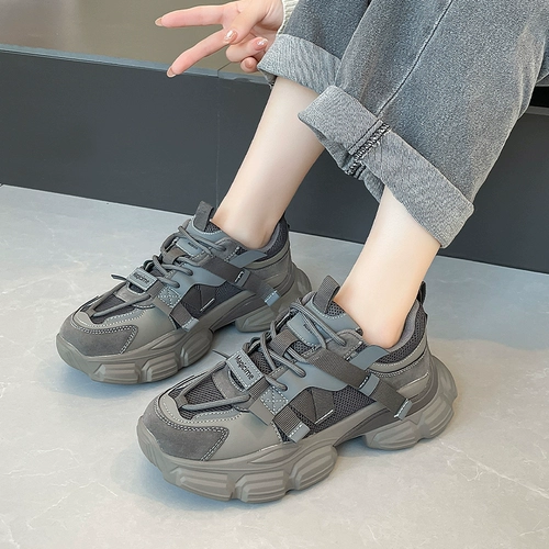 Augusthiden Daddy Shoes для женщин 2025 Новая весна и осенняя толстая подошва добавляет интернет-знаменитость многоцелевые кроссовки, подвергнутые ногам