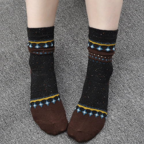 Бесплатная доставка для 10 или более пар рождественских и новогодних элементов, разноцветные шерстяные пряжи в горошек, одинаковые по цвету забавные узоры, теплые женские носки, короткие носки