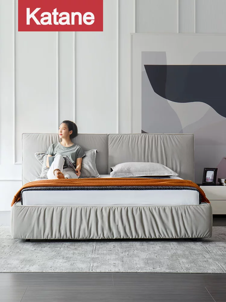 Картина из ткани Катани? Нет — это китайский набор. Но по смыслу: "Катані Fabric bed Nordic minimalist modern master bedroom light luxury style wedding bed soft bag bed double bed disassembly small apartment" переведу как: "Тканевое кроватное изделие Катани?"