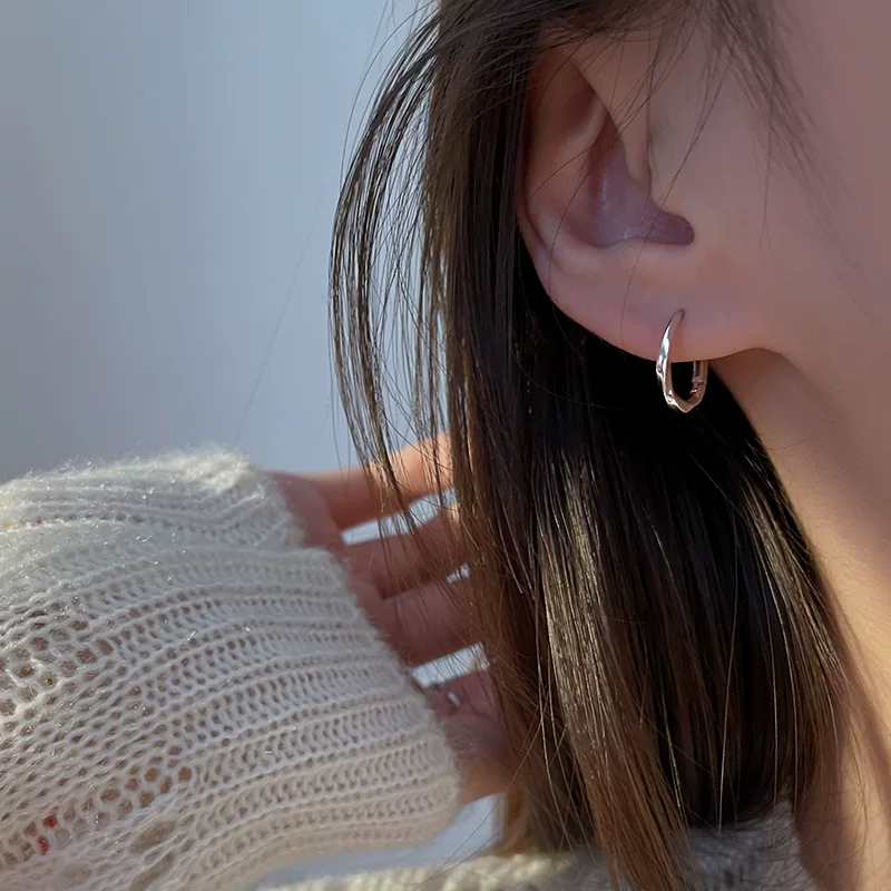 Minimalistic design small sophisticated earrings