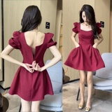 Сексуальная юбка в складку, популярно в интернете, квадратный вырез