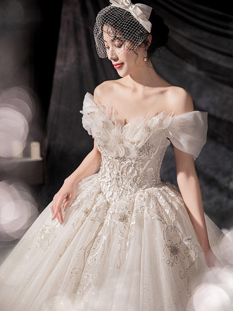 One -shoulder wedding dress 2022 new bride wedding French high -end texture heavy workmanship Dragon tail welcoming yam thin One -shoulder wedding dress 2022 new bride wedding French high -end texture heavy workmanship Dragon tail welcoming yam thin