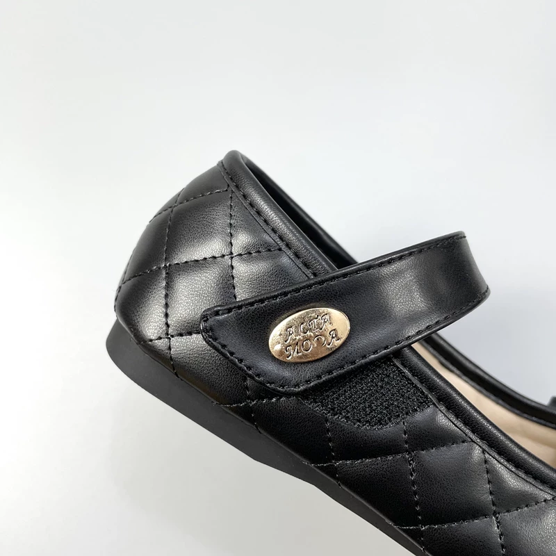Детские кожаные туфли 2025 весна и осень новая мода Velcro мягкая подошва принцессы обувь корейский стиль повседневная обувь детские одинарные туфли для женщин