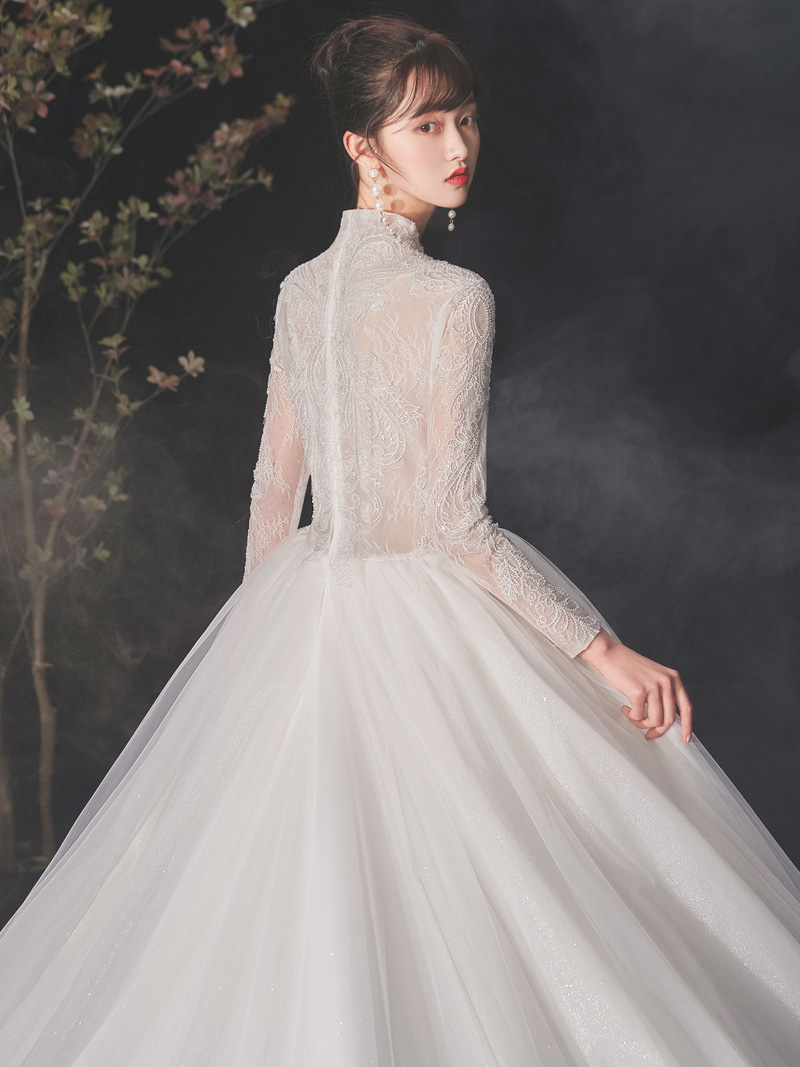 Bride Master Wedding 2024 New French Light Tail Tail V -neck Hepburn Hepburn Hyben Little Long Sleeve Retro Palace Wind