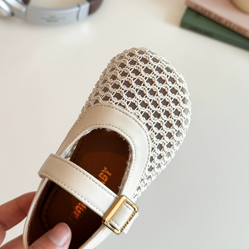 Маленькие плетеные кожаные туфли для девочек, детские дышащие туфли с полыми отверстиями, лето 2025, туфли принцессы с мягкой подошвой для маленьких девочек на липучке