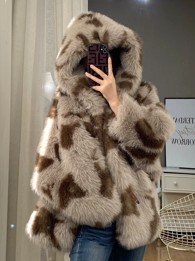 Экологически чистая imitation fur овечья лиса мех плюшевое пальто для женщин 2024 новая зимняя куртка утолщенная с капюшоном хлопковое пальто верхняя одежда