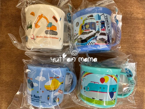 Найдите японские фигуристки пить чашку водой.