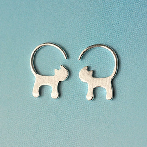 Модные матовые серьги