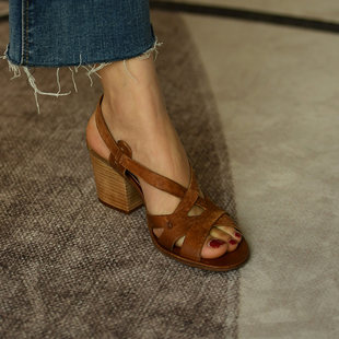 Сандаал, бор гутал, жинхэнэ арьс, 2021 оны цуглуулга, том хэмжээтэй