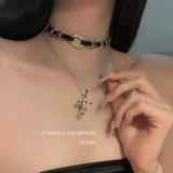 Странная крестная мать, перекрестное двойное многослойное ожерелье Рафинирование девочки Light Luxury Nishe High Girl High Girl Trend Trend