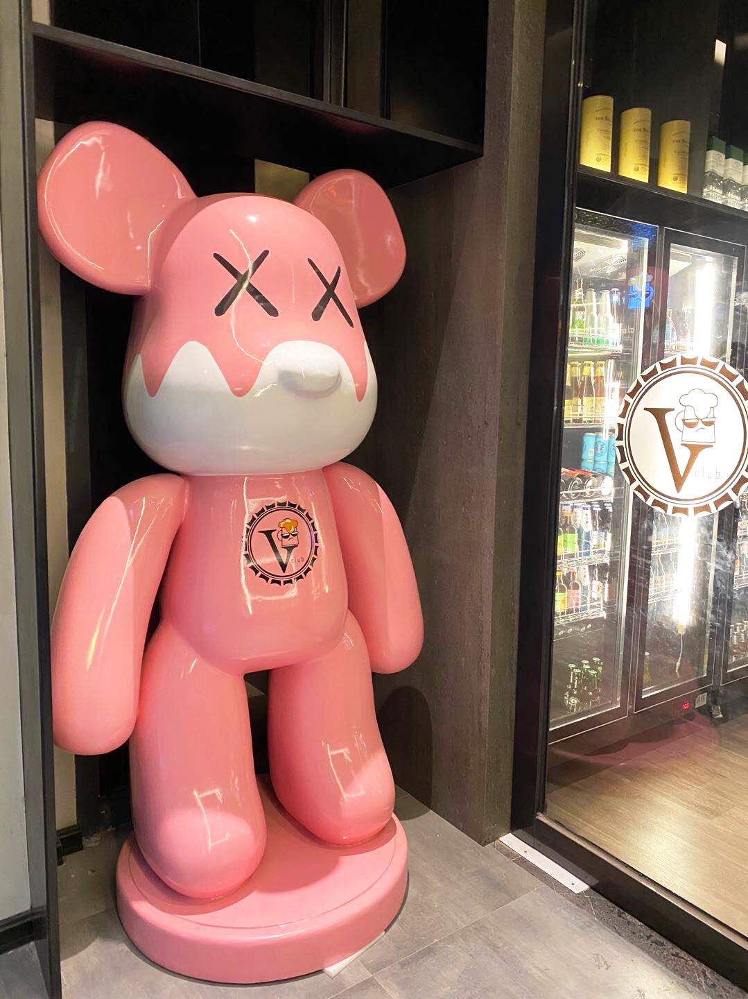 Violent bear big ornament hairdressing milk tea beauty v dining bar net red shop living room tide brand building block bear floor