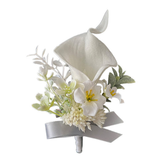 Original ramillete de bosque de gancho blanco para novio y madrina