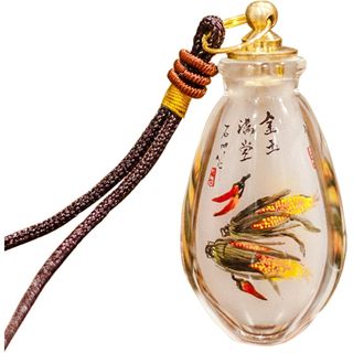 Snuff powder snuff bottle with unique charm