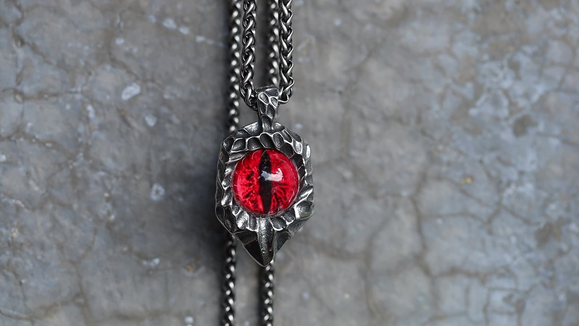 Trendy men's necklace with crushed stone and devil's eye design, hip-hop style, bold and unique titanium steel chain pendant, high-street retro and cool.