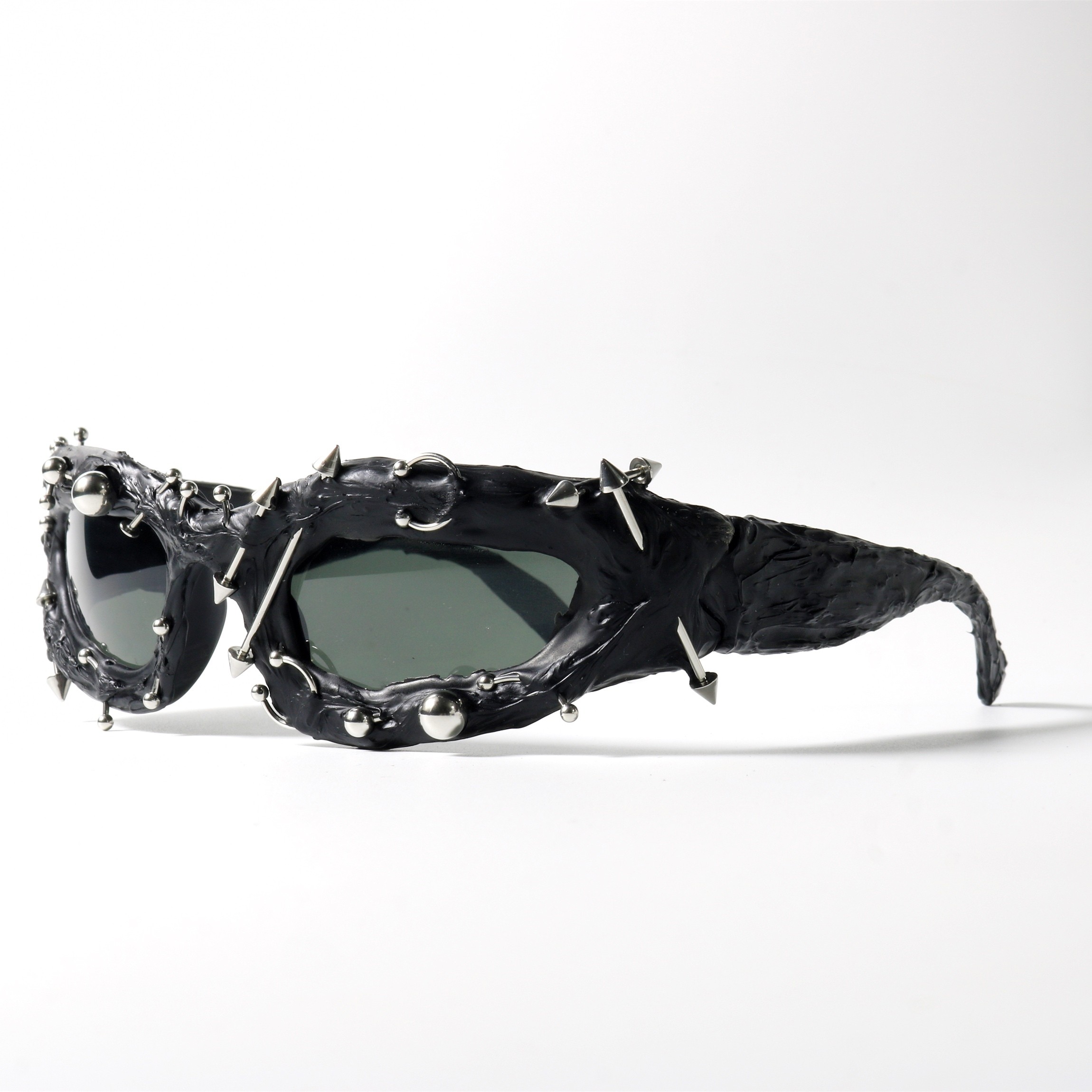 Rock-style, uniquely shaped studded sunglasses with UV400 protection, color-blocked, niche punk fluorescent green sunglasses